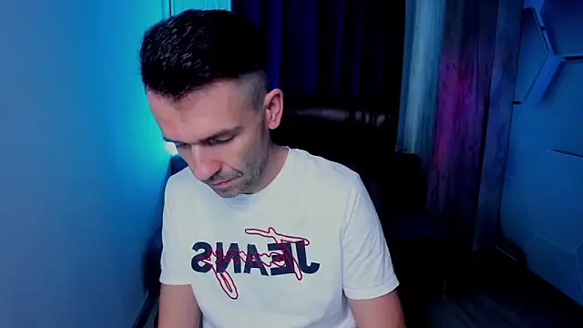 Snapshot of SteveTiger chatting on 11-05-25, 12:05 SteveTiger online show from 11-05-25, 12:05