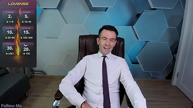 Snapshot of SteveTiger chatting on 11-17-25, 11:49 SteveTiger online show from 11-17-25, 11:49