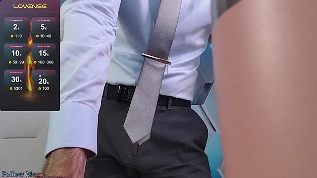 Snapshot of SteveTiger chatting on 11-24-25, 01:00 SteveTiger online show from 11-24-25, 01:00