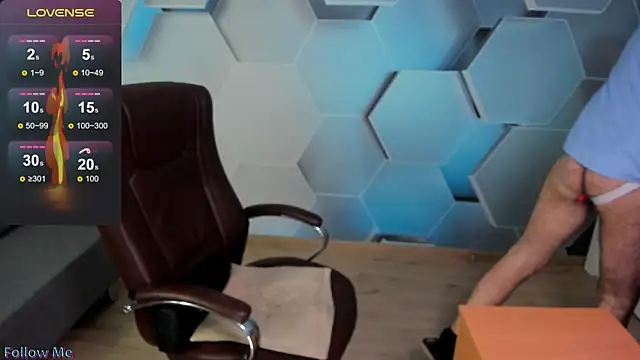 Snapshot of SteveTiger chatting on 11-28-25, 08:17 SteveTiger online show from 11-28-25, 08:17