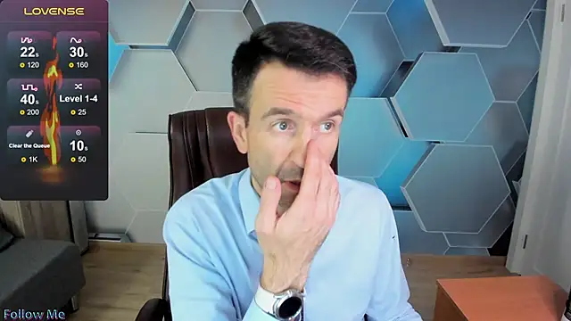 Snapshot of SteveTiger chatting on 12-02-25, 12:32 SteveTiger online show from 12-02-25, 12:32