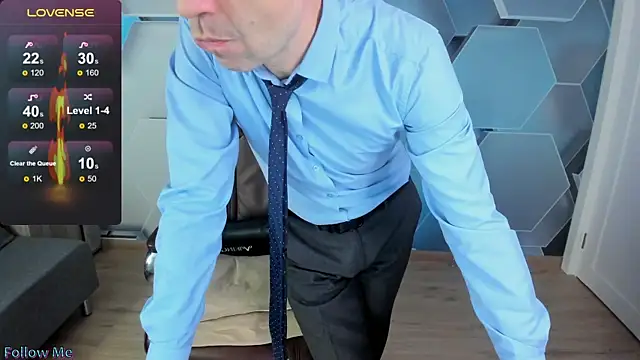 Snapshot of SteveTiger chatting on 12-03-25, 10:46 SteveTiger online show from 12-03-25, 10:46