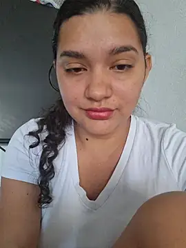 Snapshot of blerstefan1 chatting on 11-05-25, 01:00 blerstefan1 online show from 11-05-25, 01:00