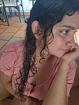 Snapshot of blerstefan1 chatting on 12-17-25, 06:36 blerstefan1 online show from 12-17-25, 06:36