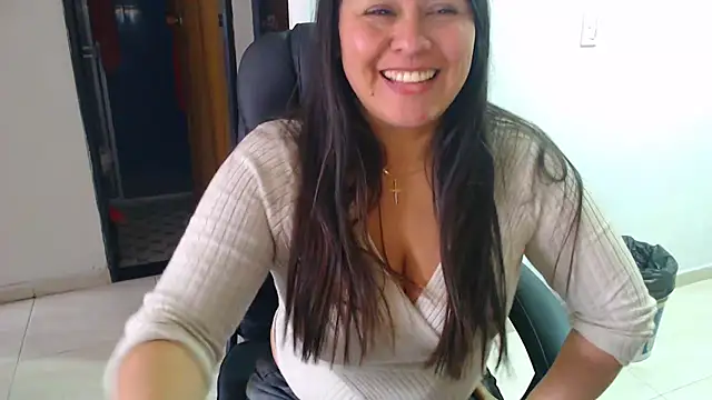 Ixchel Anaid online show from 10-17-25, 05:15