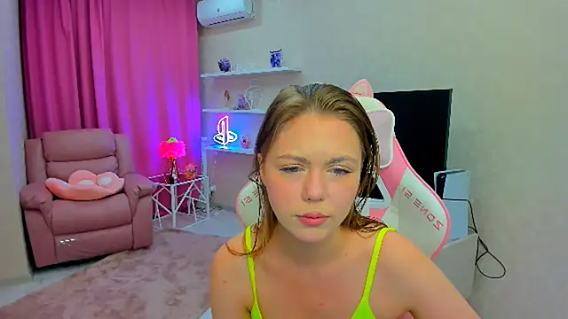 Strawberrye online show from 09-28-25, 03:34