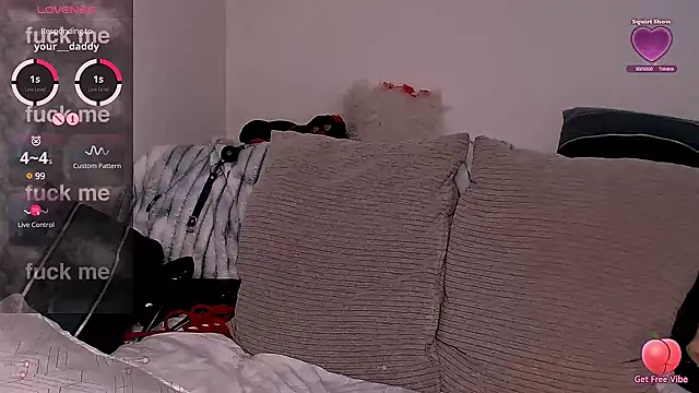 Snapshot of UrNaughtyGfMilf chatting on 03-15-25, 07:09 UrNaughtyGfMilf online show from 03-15-25, 07:09