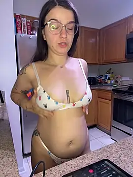 Snapshot of joeystaciee chatting on 07-24-26, 04:27 joeystaciee online show from 07-24-26, 04:27