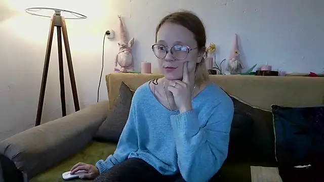 Snapshot of little-leni chatting on 02-17-26, 08:11 little-leni online show from 02-17-26, 08:11