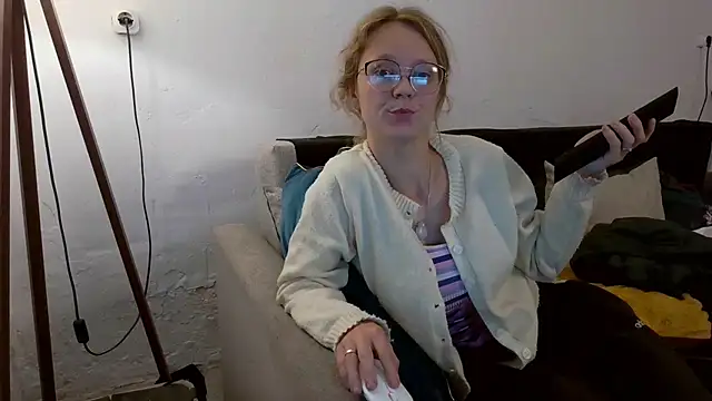 little-leni online show from 06-02-26, 07:16