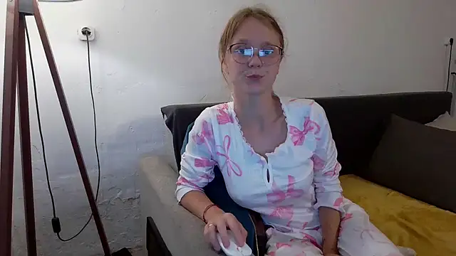 little-leni online show from 06-06-26, 08:13