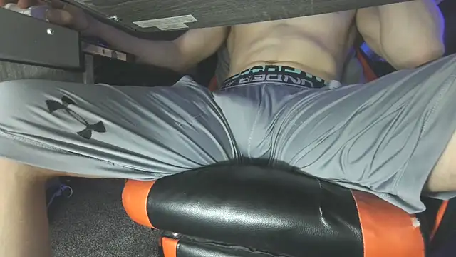 Snapshot of Dick_and_muscles chatting on 03-05-25, 05:29 Dick and muscles online show from 03-05-25, 05:29