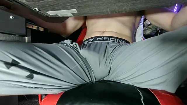 Snapshot of Dick_and_muscles chatting on 11-26-25, 04:02 Dick and muscles online show from 11-26-25, 04:02