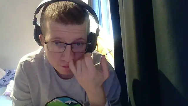 Snapshot of David250692 chatting on 02-10-26, 10:52 David250692 online show from 02-10-26, 10:52