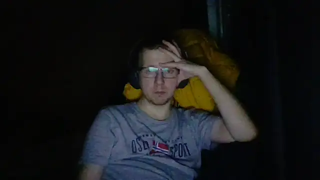 Snapshot of David250692 chatting on 03-05-26, 05:53 David250692 online show from 03-05-26, 05:53