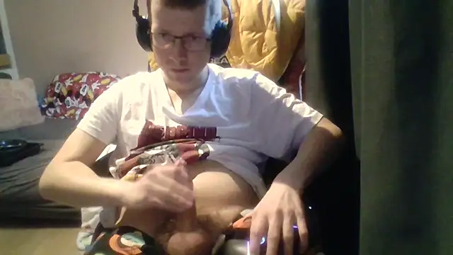 Snapshot of David250692 chatting on 03-10-26, 11:04 David250692 online show from 03-10-26, 11:04