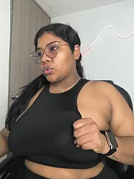 Snapshot of paola091 chatting on 10-13-25, 01:16 paola091 online show from 10-13-25, 01:16