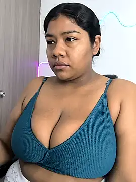 Snapshot of paola091 chatting on 10-14-25, 11:22 paola091 online show from 10-14-25, 11:22