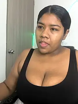 Snapshot of paola091 chatting on 10-15-25, 11:32 paola091 online show from 10-15-25, 11:32