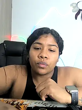 Snapshot of paola091 chatting on 10-15-25, 11:38 paola091 online show from 10-15-25, 11:38