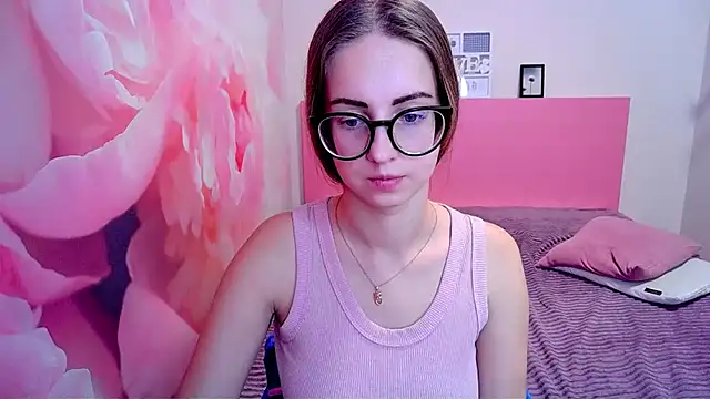 Snapshot of AliceAdams chatting on 12-11-24, 11:30 AliceAdams online show from 12-11-24, 11:30