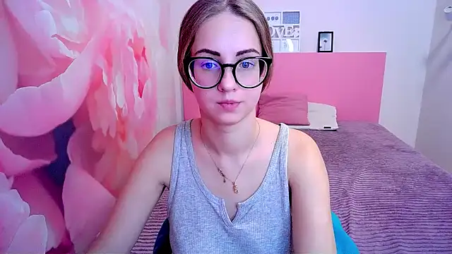 Snapshot of AliceAdams chatting on 12-13-24, 07:58 AliceAdams online show from 12-13-24, 07:58