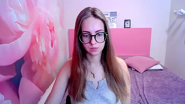 Snapshot of AliceAdams chatting on 12-18-24, 07:36 AliceAdams online show from 12-18-24, 07:36