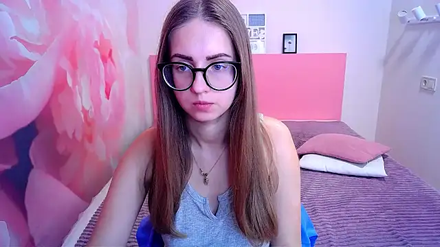 Snapshot of AliceAdams chatting on 01-09-25, 02:07 AliceAdams online show from 01-09-25, 02:07