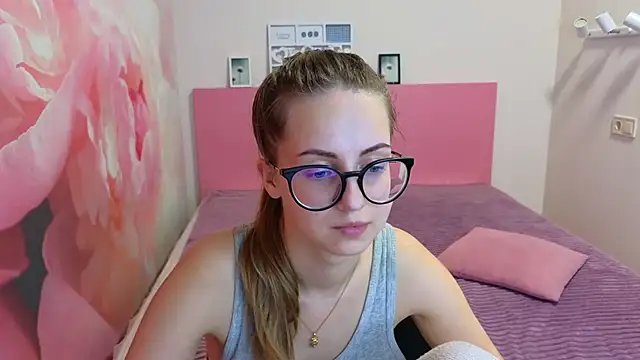 Snapshot of AliceAdams chatting on 01-31-25, 11:13 AliceAdams online show from 01-31-25, 11:13