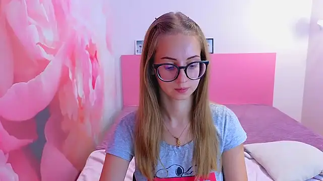 Snapshot of AliceAdams chatting on 10-04-25, 07:01 AliceAdams online show from 10-04-25, 07:01