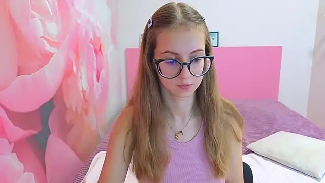 Snapshot of AliceAdams chatting on 12-04-25, 07:06 AliceAdams online show from 12-04-25, 07:06