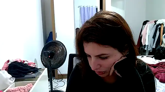 Snapshot of chelbyy chatting on 09-25-25, 01:20 chelbyy online show from 09-25-25, 01:20