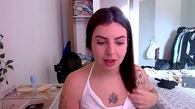 Snapshot of chelbyy chatting on 10-03-25, 02:58 chelbyy online show from 10-03-25, 02:58