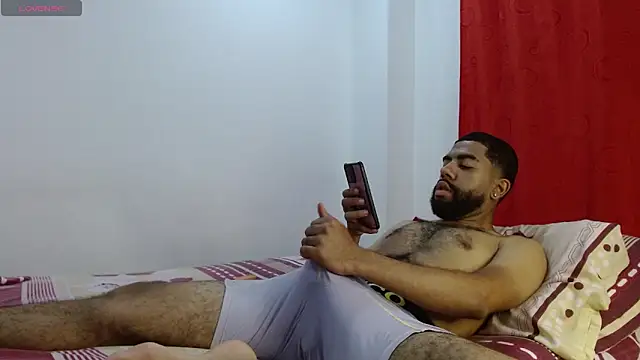 Snapshot of Aroon_Stonne chatting on 01-16-25, 01:58 Aroon Stonne online show from 01-16-25, 01:58