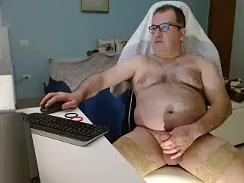 Snapshot of ItalianEXB chatting on 01-17-25, 11:07 ItalianEXB online show from 01-17-25, 11:07