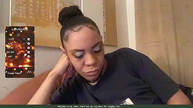 Snapshot of Sanaawest chatting on 12-17-24, 07:18 Sanaawest online show from 12-17-24, 07:18