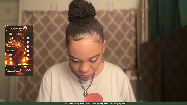 Snapshot of Sanaawest chatting on 12-29-24, 12:23 Sanaawest online show from 12-29-24, 12:23