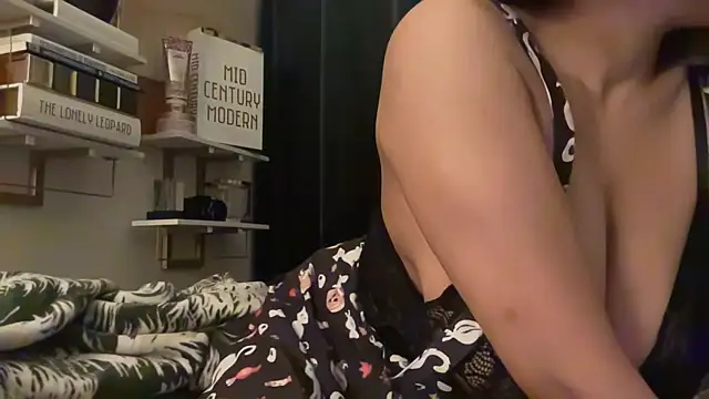 Snapshot of Sanaawest chatting on 10-21-25, 11:55 Sanaawest online show from 10-21-25, 11:55