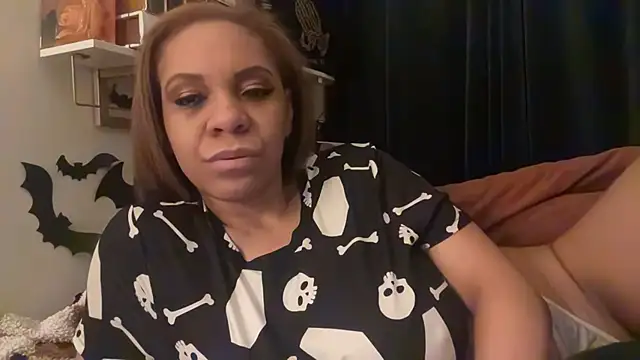 Snapshot of Sanaawest chatting on 10-28-25, 11:58 Sanaawest online show from 10-28-25, 11:58