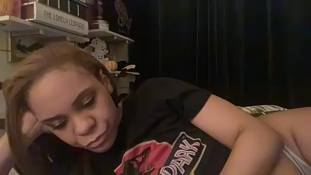 Snapshot of Sanaawest chatting on 10-30-25, 04:58 Sanaawest online show from 10-30-25, 04:58