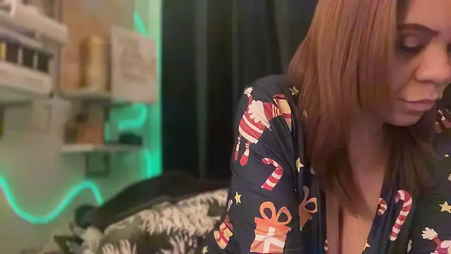 Snapshot of Sanaawest chatting on 12-14-25, 12:32 Sanaawest online show from 12-14-25, 12:32