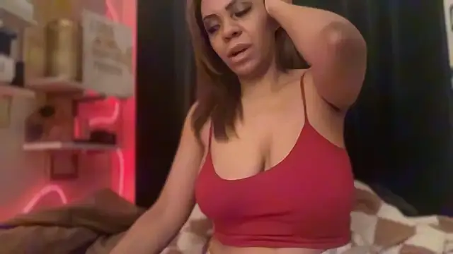 Snapshot of Sanaawest chatting on 12-15-25, 12:42 Sanaawest online show from 12-15-25, 12:42