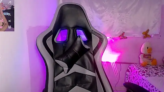 ninatiny online show from 09-13-25, 11:21