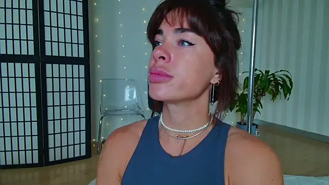 girl nextd00r online show from 02-12-25, 01:06