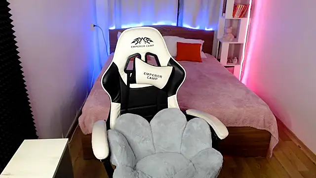 Kira honeyy online show from 01-22-25, 12:06