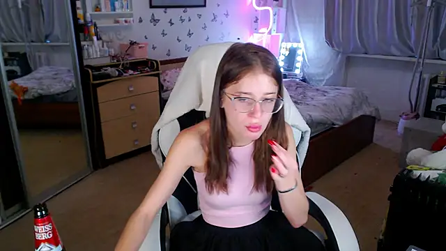 Kira honeyy online show from 10-08-25, 06:00