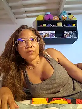 Snapshot of mila38 chatting on 06-12-26, 06:07 mila38 online show from 06-12-26, 06:07
