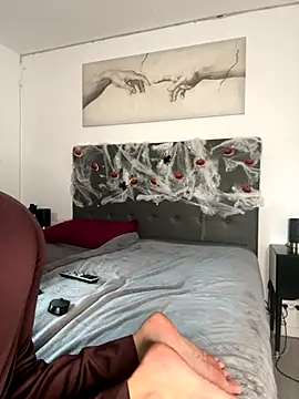 Snapshot of Clara-xoxo chatting on 10-31-25, 02:51 Clara-xoxo online show from 10-31-25, 02:51