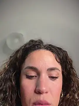 Clara-xoxo online show from 02-10-26, 02:21