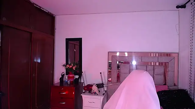 Snapshot of salomecastro_ chatting on 03-22-25, 12:39 salomecastro online show from 03-22-25, 12:39